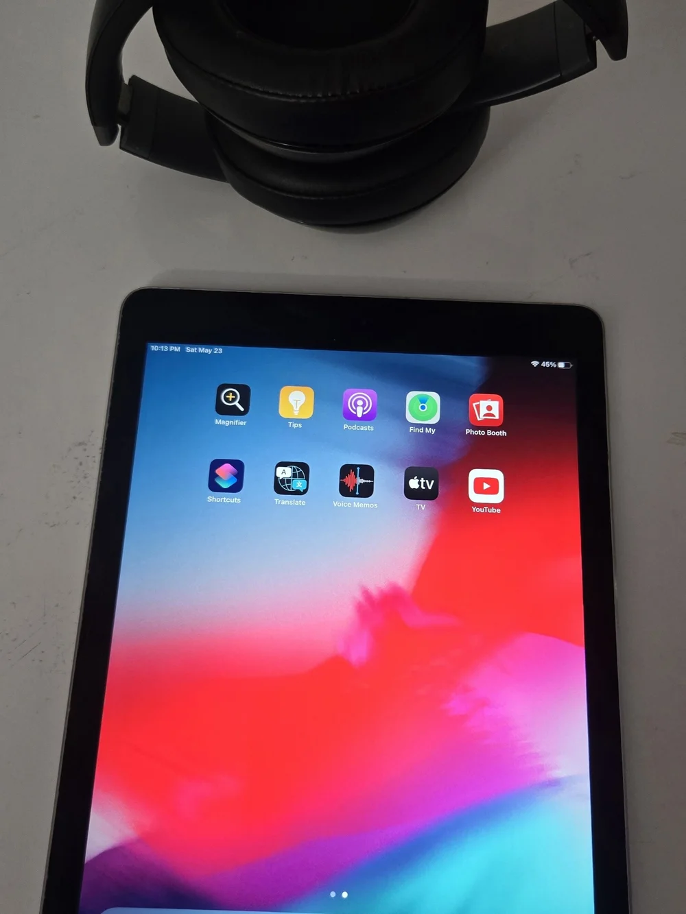 Apple iPad Air 2 64GB Unlucked Wifi & Bests By Dre Studio 2 Wirless Back